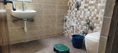 Bathroom Image of Aavkar pg in Navrangpura, Ahmedabad