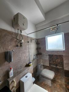 Bathroom Image of 1260 Sq.ft 2 BHK Apartment / Flat for rent in Paramount Golfforeste Premium Apartments, Surajpur Greater Noida for Rs. 25000