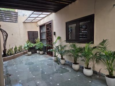 Balcony Image of 1500 Sq.ft 3 BHK Builder Floor for sale in Green Park New Delhi for Rs. 38900000