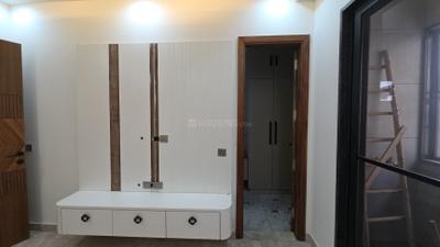 Bedroom Image of 1650 Sq.ft 3 BHK Builder Floor for rent in Pitampura New Delhi for Rs. 80000