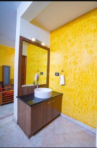 Bathroom Image of 1450 Sq.ft 3 BHK Apartment / Flat for rent in Shanti Nagar Bengaluru for Rs. 110000