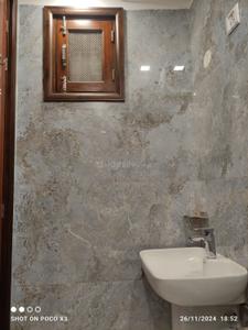 Bathroom Image of 900 Sq.ft 3 BHK Builder Floor for rent in Dwarka Mor New Delhi for Rs. 25000