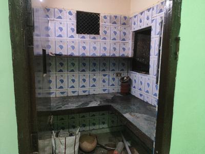 Kitchen Image of 668 Sq.ft 3 BHK Apartment / Flat for rent in Subzi Mandi New Delhi for Rs. 14999