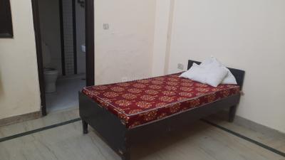 Bedroom Image of 1350 Sq.ft 3 BHK Builder Floor for rent in Janakpuri New Delhi for Rs. 51000