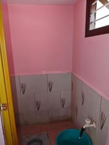 Bathroom Image of 700 Sq.ft 2 BHK Independent House for rent in Avalapalli Hudco Hosur for Rs. 13000