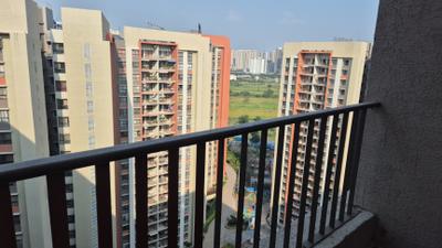 Image of 1015 Sq.ft 2 BHK Apartment / Flat for rent in Shapoorji Pallonji Joyville Sensorium, Maan, Pune for Rs. 25000