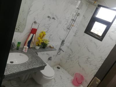Bathroom Image of 1690 Sq.ft 3 BHK Apartment / Flat for rent in  Taj Royale, Tajganj Agra for Rs. 40000