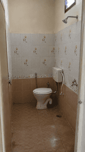 Bathroom Image of 2500 Sq.ft 2 BHK Independent House for rent in Manimangalam Chennai for Rs. 15000