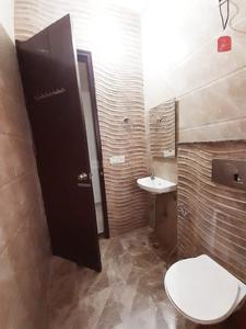 Bathroom Image of Cloud Nine Rooms  in Sector 45, Gurgaon