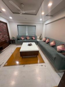 Hall Image of 2750 Sq.ft 4 BHK Penthouse for sale in Bodakdev Ahmedabad for Rs. 40000000