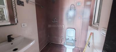 Bathroom Image of 1080 Sq.ft 2.5 BHK Apartment / Flat for rent in Aims Golf Avenue 2, Sector 75 Noida for Rs. 28000