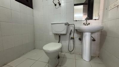 Bathroom Image of 920 Sq.ft 2 BHK Apartment / Flat for sale in Gaurs Green Vista, Indirapuram Ghaziabad for Rs. 10600000