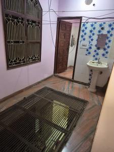 Bathroom Image of 1000 Sq.ft 2 BHK Builder Floor for rent in Sector 7 Gurgaon for Rs. 15000