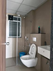 Common Bathroom Image of 825 Sq.ft 2 BHK Apartment / Flat for rent in Runwal The Central Park, Chinchwad Pune for Rs. 35001