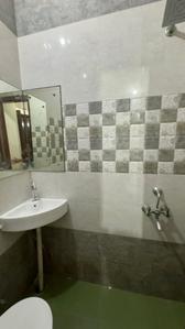 Bathroom Image of 1000 Sq.ft 1 BHK Builder Floor for rent in Palam Vihar Gurgaon for Rs. 18000