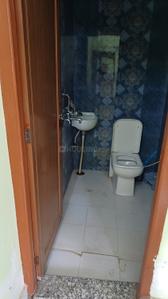 Bathroom Image of 1200 Sq.ft 2 BHK Independent House for rent in Gumaniwala Rishikesh for Rs. 17000