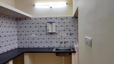 Kitchen Image of 850 Sq.ft 1 BHK Builder Floor for rent in Cox Town Bengaluru for Rs. 18000