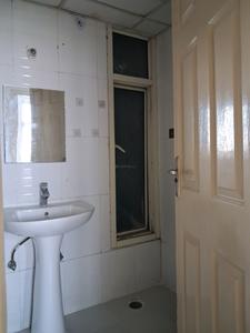 Common Bathroom Image of 1150 Sq.ft 2.5 BHK Apartment / Flat for rent in Supertech Cape Town, Sector 74 Noida for Rs. 29000