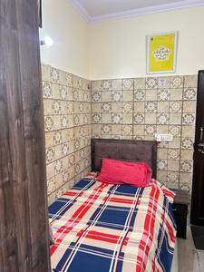 Bedroom Image of EVERGREEN HOME PG in Ramesh Nagar, New Delhi