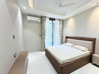 Bedroom Image of 2400 Sq.ft 4 BHK Builder Floor for sale in BPTP Eden Estate, Sector 81 Faridabad for Rs. 32000000