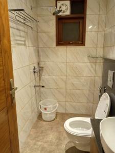 Bathroom Image of 610 Sq.ft 1 RK Studio for rent in South City Floors 1, Sector 41 Gurgaon for Rs. 42000