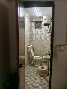 Bathroom Image of 200 Sq.ft 1 BHK Apartment / Flat for rent in Moti Nagar New Delhi for Rs. 25000