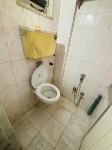 Bathroom Image of 250 Sq.ft 1 RK Apartment / Flat for rent in Worli Mumbai for Rs. 35000