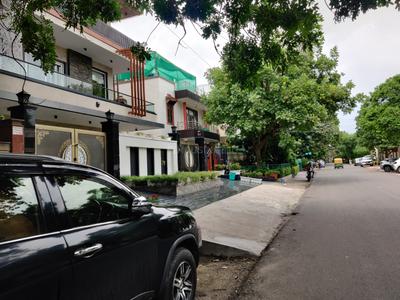 Image of 240 Sq.ft Residential Plot / Land for sale in Sector 44, Noida for Rs. 105000000