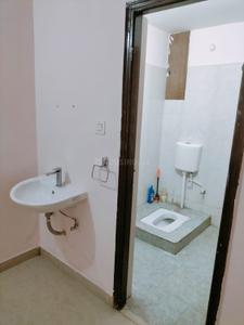 Bathroom Image of 1750 Sq.ft 3.5 BHK Apartment / Flat for rent in Danapur Patna for Rs. 25000