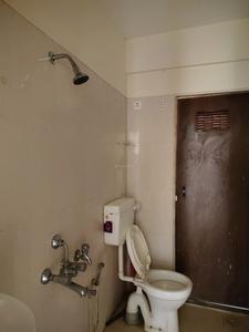 Common Bathroom Image of 640 Sq.ft 1 BHK Apartment / Flat for rent in Raunak Heights, Kasarvadavali Thane for Rs. 16583