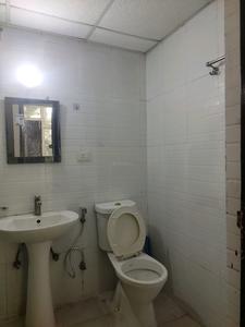 Common Bathroom Image of 1150 Sq.ft 2.5 BHK Apartment / Flat for sale in Supertech North Eye, Sector 74 Noida for Rs. 9300000