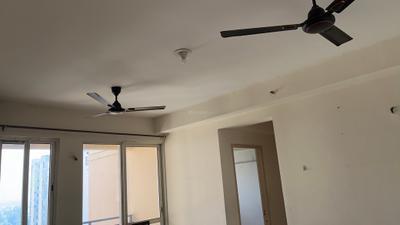 Living Room Image of 950 Sq.ft 2 BHK Apartment / Flat for sale in Jaypee Kosmos, Sector 134 Noida for Rs. 7500000