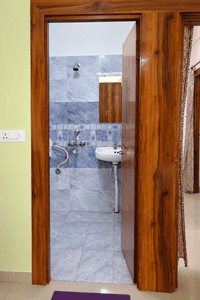 Bathroom Image of 925 Sq.ft 3 BHK Apartment / Flat for sale in Faith Imperial Heights, Mahawadiya Bhopal for Rs. 2650000