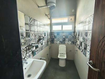 Bathroom Image of 1700 Sq.ft 3 BHK Apartment / Flat for rent in Doddakammanahalli Bengaluru for Rs. 50000