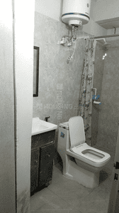 Bathroom Image of 650 Sq.ft 1 BHK Builder Floor for rent in Sector 28 Gurgaon for Rs. 42000