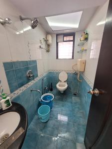 Bathroom Image of 300 Sq.ft 1 RK Apartment / Flat for rent in Lower Parel Mumbai for Rs. 40000