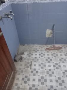 Bathroom Image of 1000 Sq.ft 2 BHK Apartment / Flat for rent in Satyam Apartment, Vasundhara Enclave New Delhi for Rs. 25000