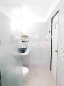 Bathroom Image of 1226 Sq.ft 2.5 BHK Apartment / Flat for sale in Nahar Amrit Shakti, Powai Mumbai for Rs. 27500000