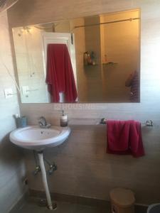 Bathroom Image of 240 Sq.ft 1 RK Apartment / Flat for rent in Greater Kailash I New Delhi for Rs. 23000