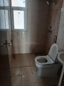 Bathroom Image of 1350 Sq.ft 3 BHK Apartment / Flat for sale in Amrapali Heartbeat City IV, Sector 107 Noida for Rs. 14850000