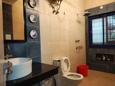 Bathroom Image of 1600 Sq.ft 3 BHK Apartment / Flat for sale in DDA Flats Mayur Vihar, Mayur Vihar Phase 1 New Delhi for Rs. 24500000