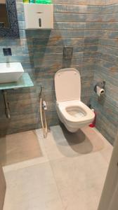 Bathroom Image of 3000 Sq.ft 3 BHK Apartment / Flat for rent in Raheja Complex, Andheri West Mumbai for Rs. 300000