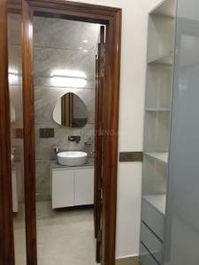 Alpha Alpha International City Bathroom 1