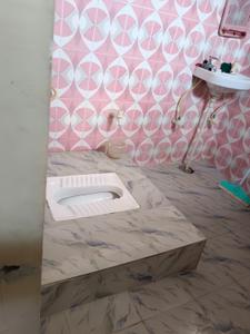 Bathroom Image of 555 Sq.ft 1 BHK Builder Floor for rent in Kankhal Haridwar for Rs. 4000