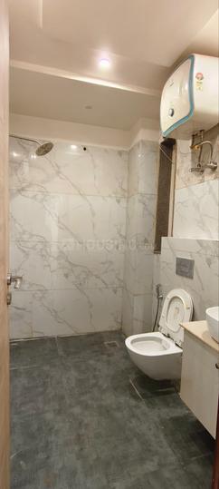 bilder floor dwarka sector 11 new delhi Bathroom 1