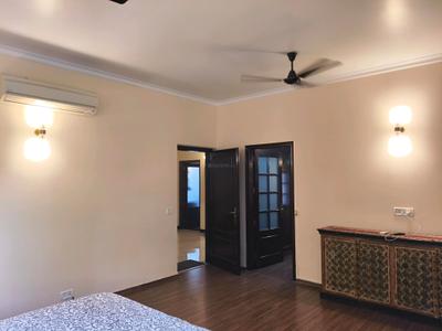 Bedroom Image of 3300 Sq.ft 4 BHK Builder Floor for rent in DLF Phase 3 Gurgaon for Rs. 150000