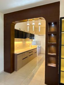 Kitchen Image of 750 Sq.ft 2 BHK Apartment / Flat for rent in Brigade Horizon, Kumbalgodu Bengaluru for Rs. 45000