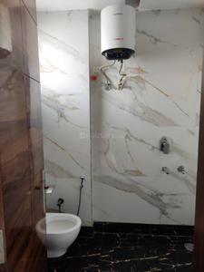 Bathroom Image of 1350 Sq.ft 3 BHK Builder Floor for rent in Paschim Vihar New Delhi for Rs. 50000