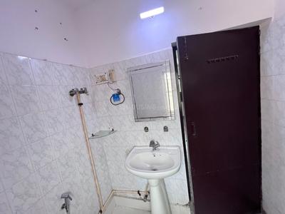 Bathroom Image of 1200 Sq.ft 1 BHK Builder Floor for rent in Mayur Vihar II New Delhi for Rs. 23000