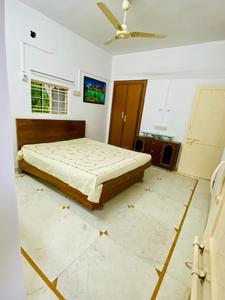 Bedroom Image of 1220 Sq.ft 2 BHK Apartment / Flat for rent in Navrangpura Ahmedabad for Rs. 26000
